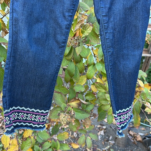 NYDJ size 4 Sheri slim embroidered distressed lift tuck tech jeans - Picture 4 of 7